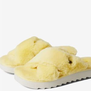 Koolaburra By Ugg Fuzz-It Slide- Pale Banana